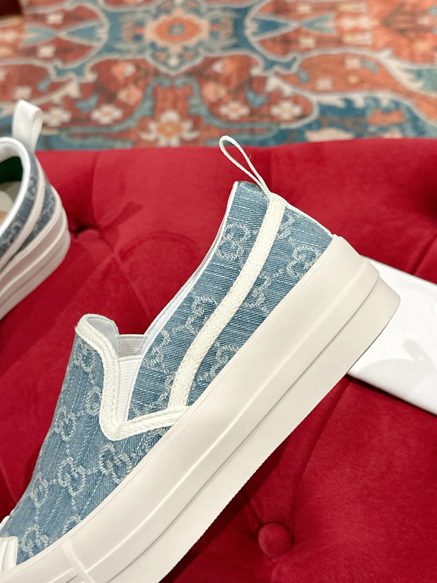 👟👟Ex-factory price 520👟👟 Women's models are new🆕 Arrival Gucci tennis 1977 classic Loft series canvas shoes... 2025 hot recommended model, G+1977×Disney cooperation series... GG canvas is made of finished products and incorporates brand elements. The retro style is rich, the classics and feelings are perfect for recall! Each color fabric developed by the original version is customized by the original version, and we pursue the ultimate in large-scale products! Market-level top version ⚠ Fabric: Customized GG cloth electric embroidery/5D washed distressed canvas Lining: Customized terry cloth lining (the feet are fitted and cannot be disassembled) Outsole: Original molded TPU two-color outsole Size: 35-40 (41 customized)